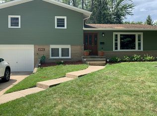 6742 Briargate Dr, Downers Grove, IL 60516