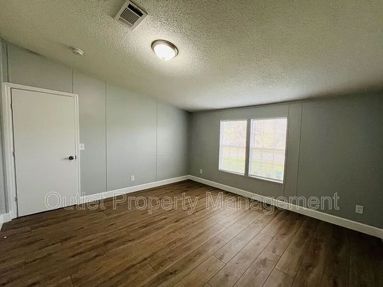 15710 Bermuda St — Photo 18