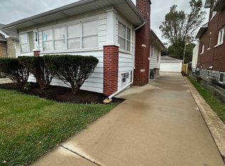 318 157th St, Calumet City, IL 60409