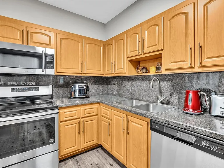 3375 N Country Club Dr #905 — Photo 8