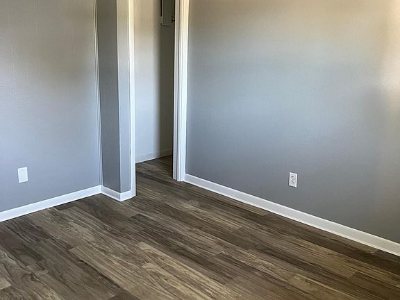 3rd image of 301 S Western Ave APT B