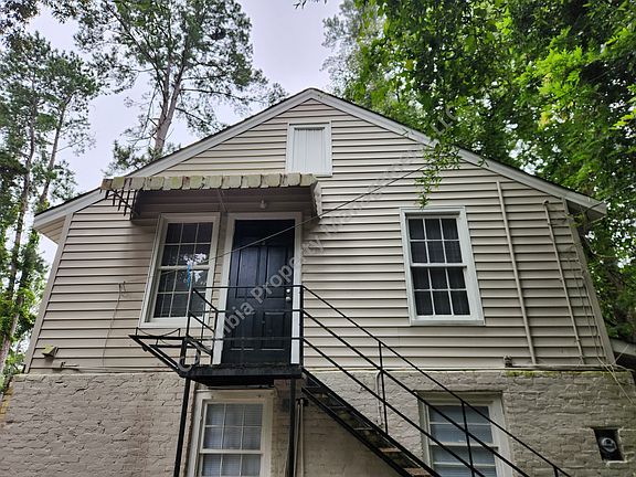 2nd image of 517 Deerwood St APT A