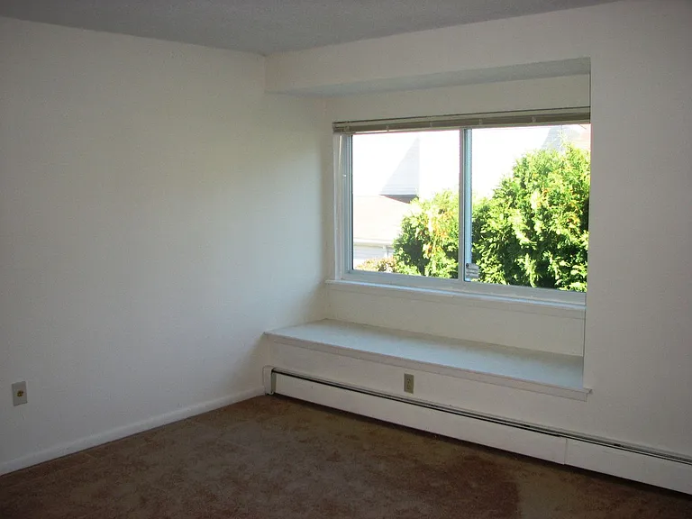 655 Talcottville Rd — Photo 4