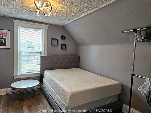 4th image of 1141 Howard Ave