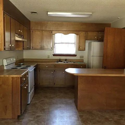 710 Little John Dr — Photo 13