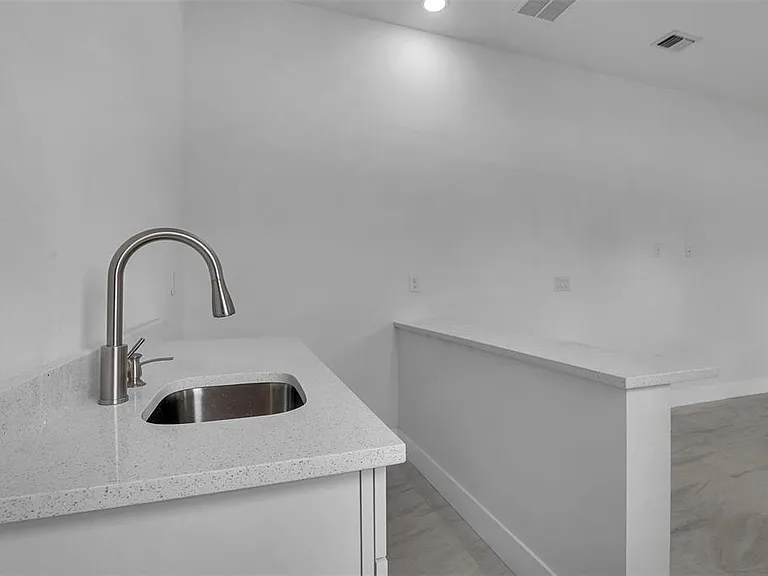 1221 SW 5th St — Photo 11