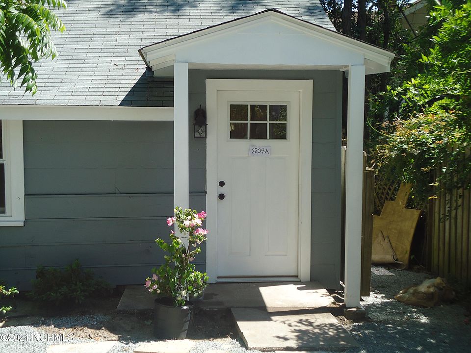 1st image of 2204 Princess Place Dr #A