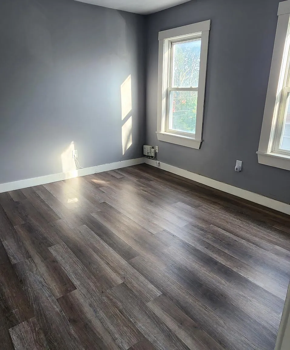 3 bed, 1100 sqft, $2,300 — Photo 4