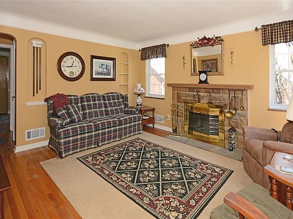 4th image of 6908 Hollywood Dr