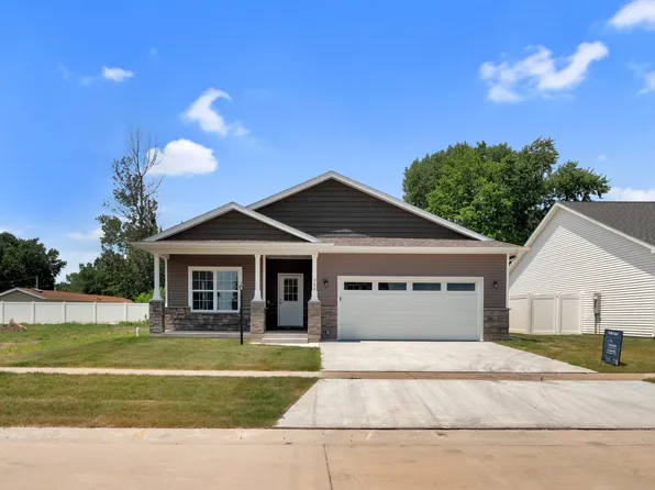 704 Justice St, Tuscola, IL 61953