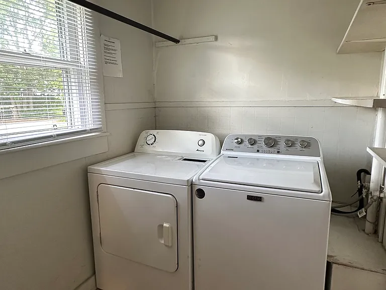 528 Niagara St — Photo 10