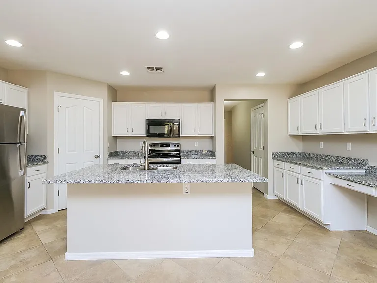 33023 N Quarry Hills Dr — Photo 3