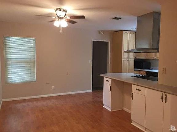 4th image of 2516 Young Ave