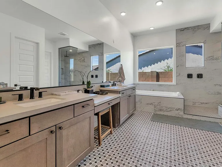 2041 E Fallen Leaf Ln — Photo 14