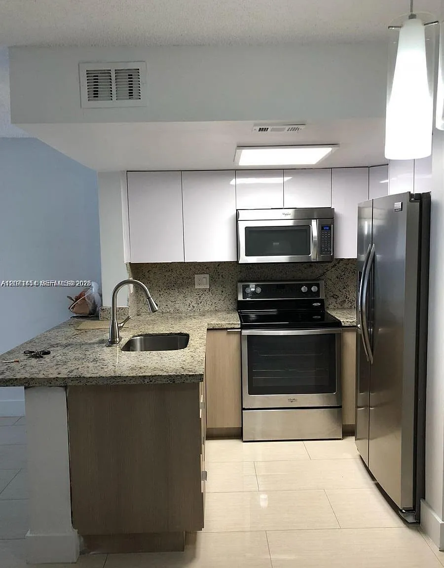Coral Pointe Townhomes Co — Photo 4