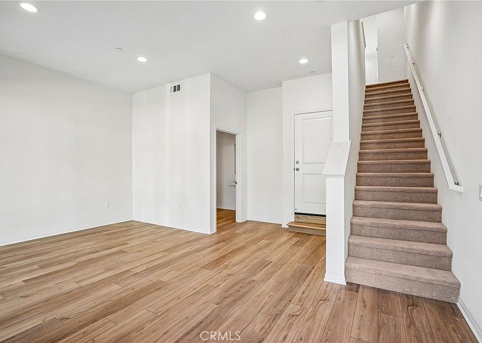 1st image of 5876 Linden Ave #2