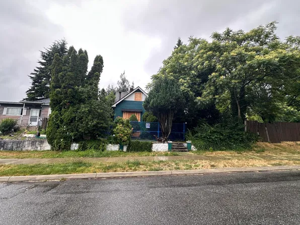 2005 9th Ave, New Westminster, BC V3M 3G6