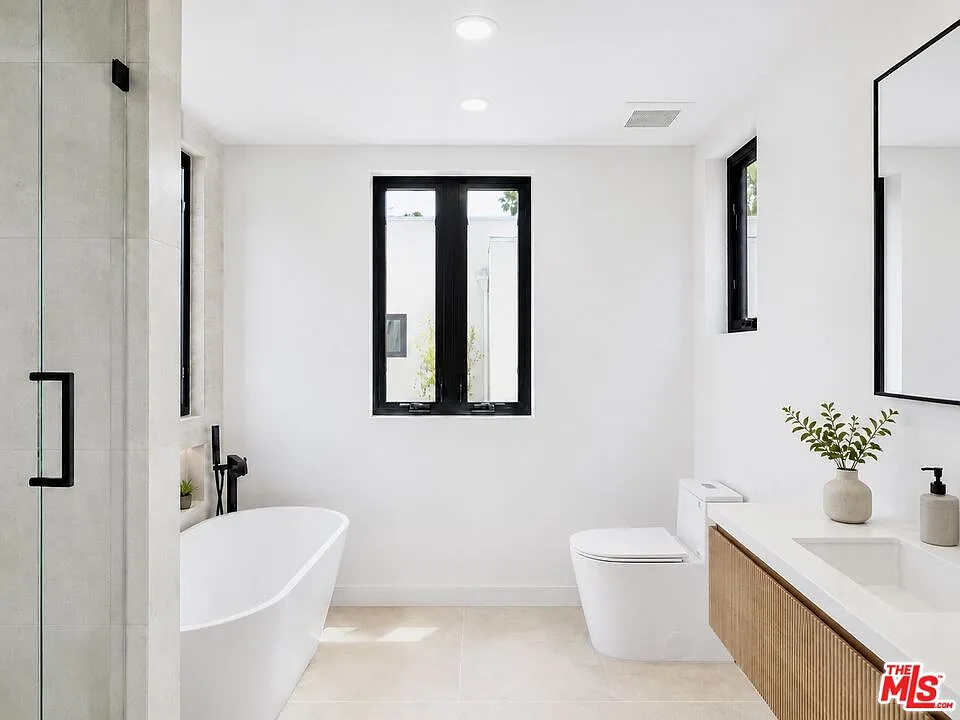 2 bed, 2.0 bath, 960 sqft, $6,500 — Photo 4