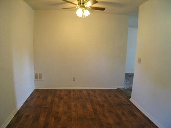 4th image of 2421 N Park Dr