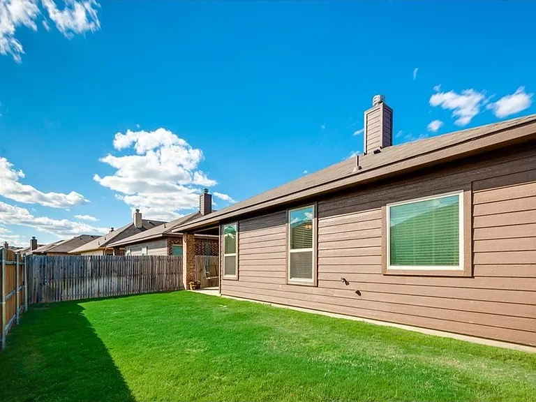 313 Delgany Trl — Photo 26