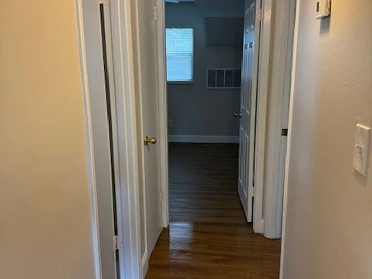 230 N Robbins Ave — Photo 12