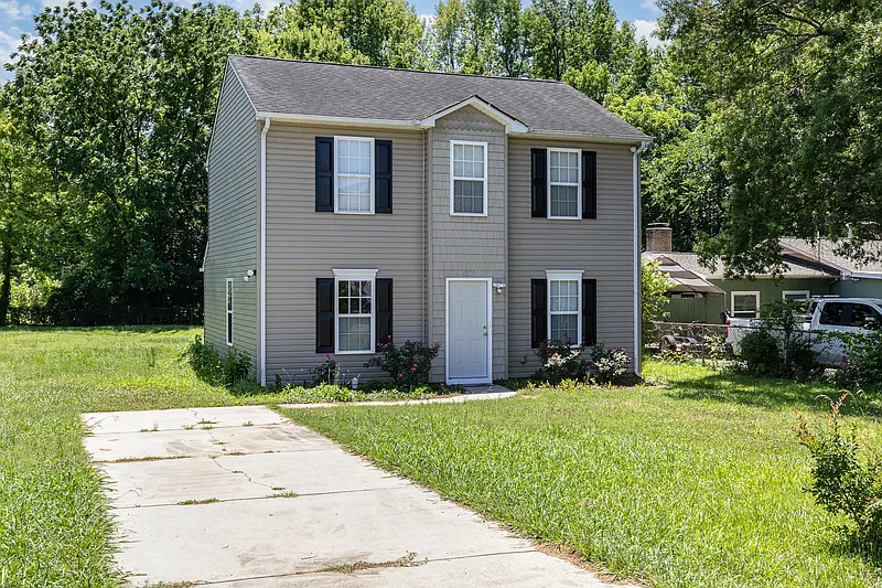 4 bed, 2.0 bath, 1398 sqft, $2,200 — Photo 2