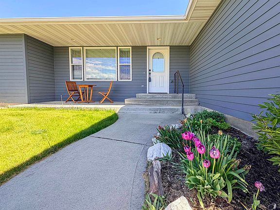 2nd image of 205 E Evergreen Dr