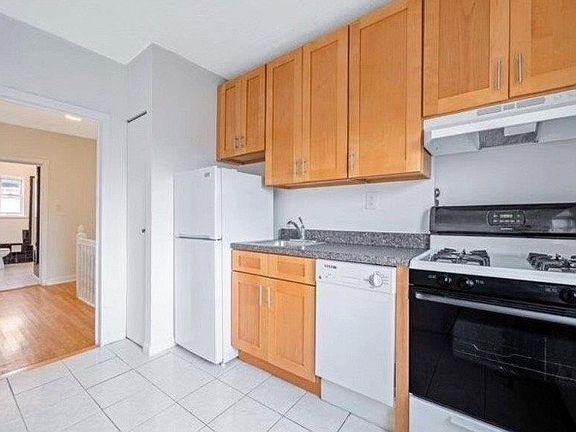 4th image of 20-07 42nd St #2