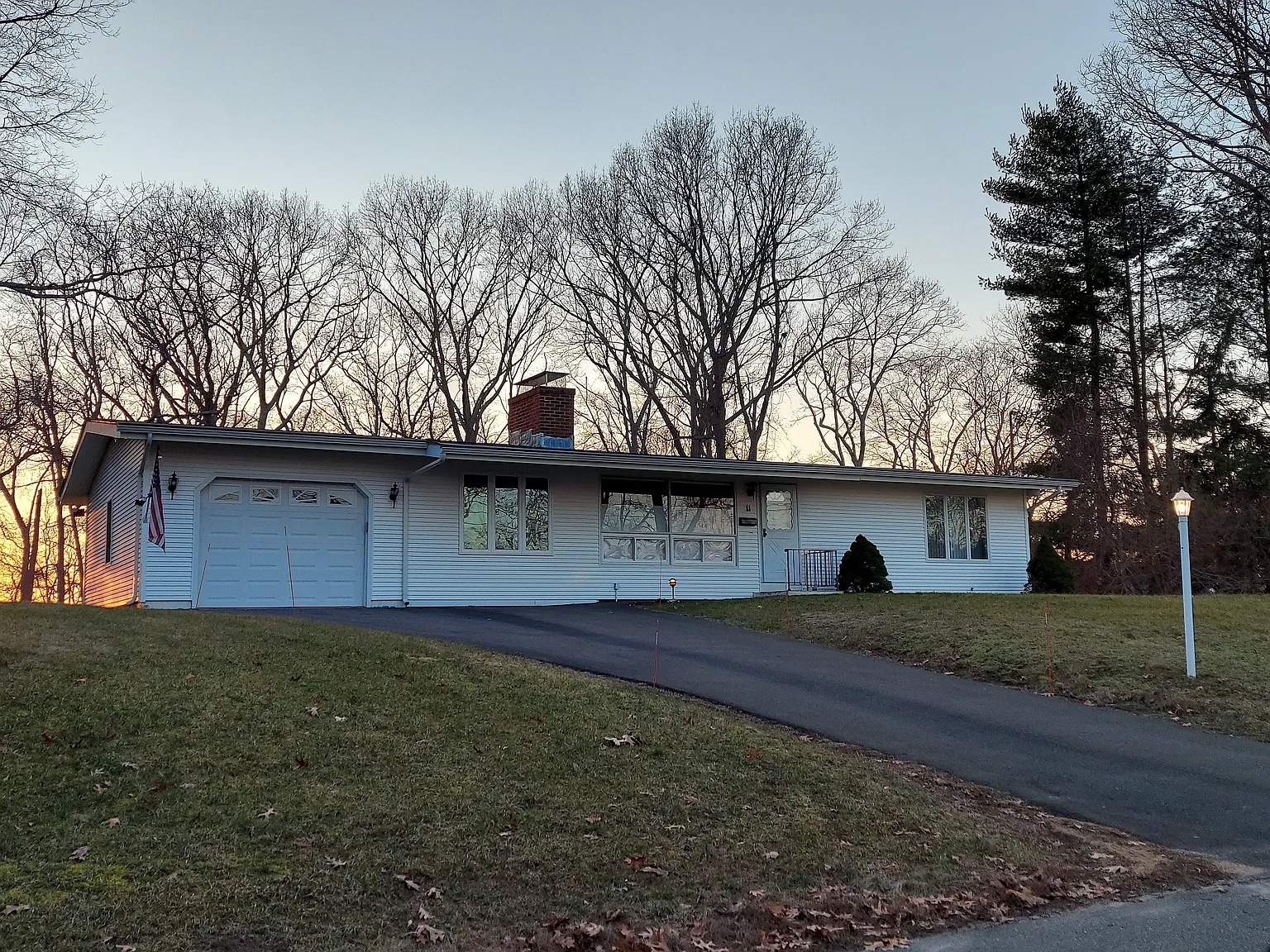 3 bed, 1350 sqft, $3,350 — Photo 1