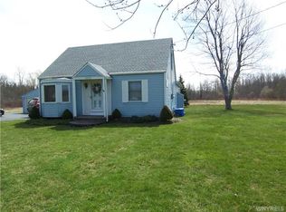 6336 Bartz Rd, Lockport, NY 14094