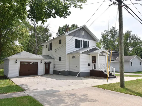 309 6th St SE, Independence, IA 50644