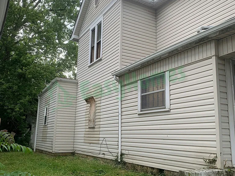 1908 N East St — Photo 11