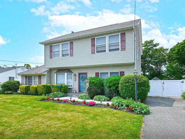 1426 Lombardy Boulevard, Bay Shore, NY 11706