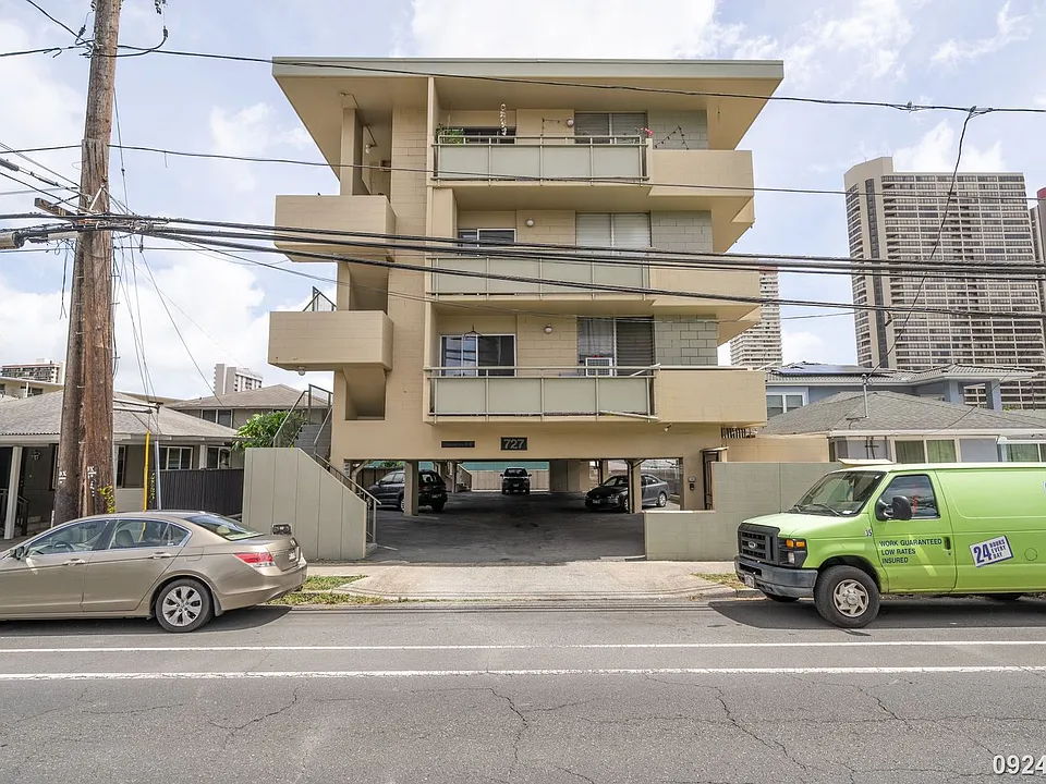 727 University Ave #201