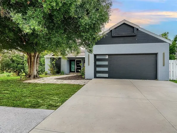 2481 S Scarlet Oak Ct, Sarasota, FL 34232
