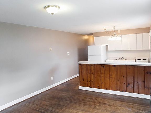 3rd image of 106 W Mountain Ave