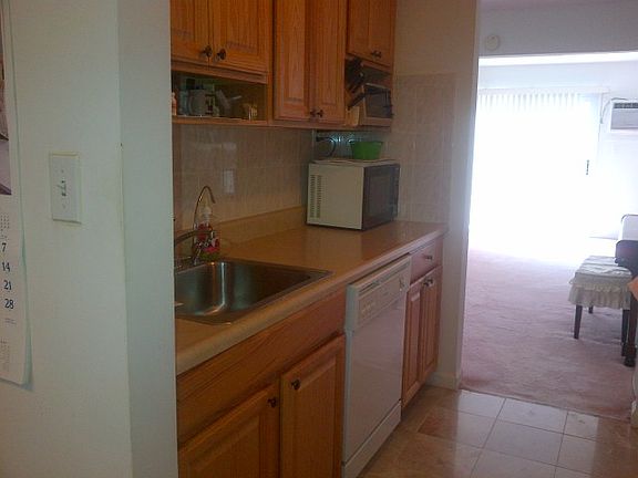 4th image of 142 Roosevelt Dr