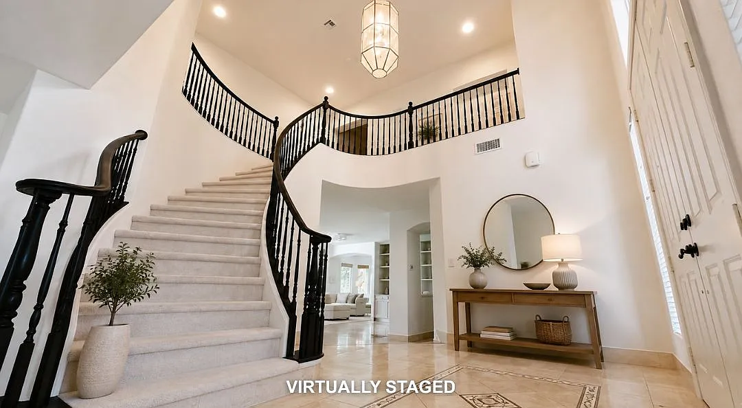 5 bed, 4658 sqft, $4,350 — Photo 2