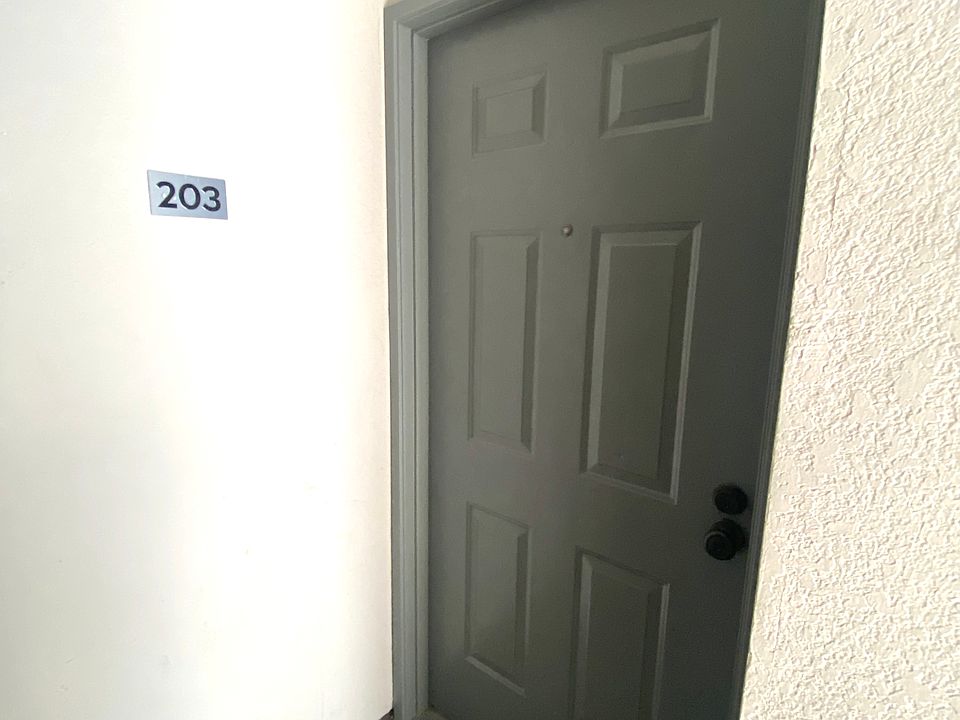 Apt 203 entry