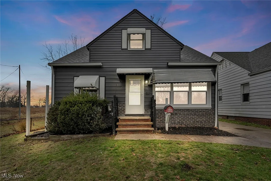 24731 Drakefield Ave photo 1
