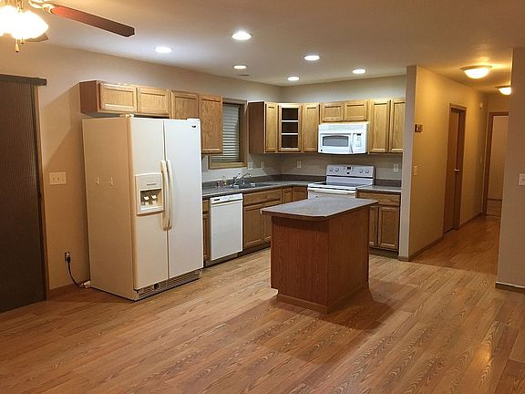 5th image of 222 Hickory St
