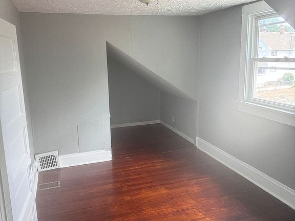 3rd image of 1264 E 168th St