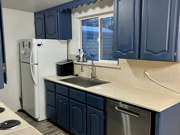 328 Melrose Dr — Photo 17
