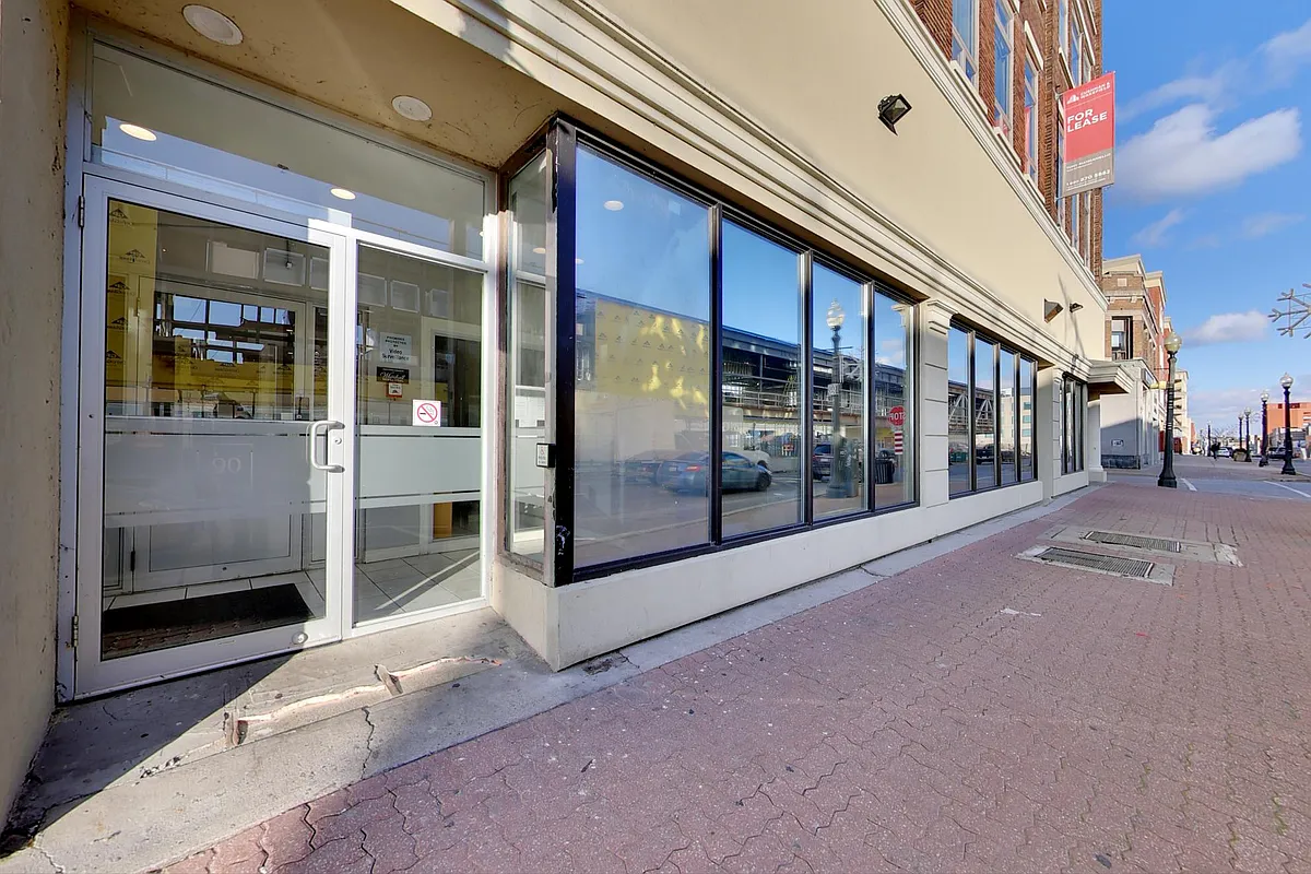 Building Photo - 90 Colborne St