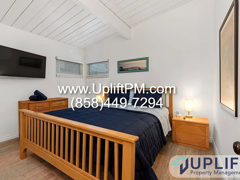 4359 Rialto St — Photo 4