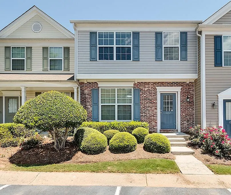 3 bed, 2.5 bath, 1386 sqft, $2,200 — Photo 1