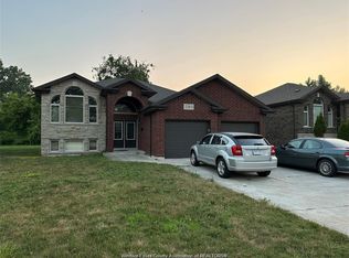 2365 Glenwood Ave, Windsor, ON N9E3X7