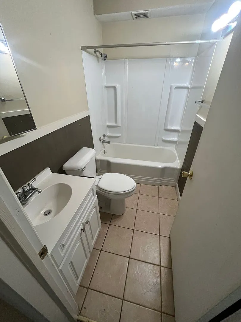 2 Bedroom 1 Bath Condo — Photo 4
