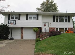 2815 W Larchmont Ln, Peoria, IL 61615