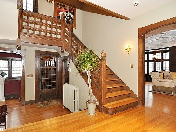 5th image of 40 Wildwood Ave